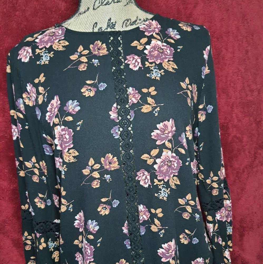 Forever 21 Center Lace Blouse Long Sleeve Medium - Picture 1 of 3